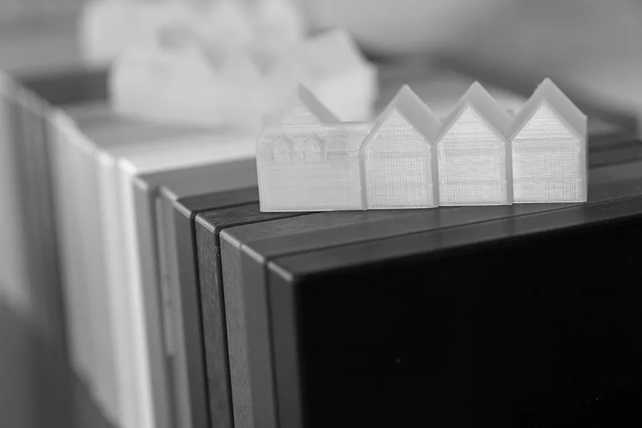 Modellhäuser auf Holzmustern