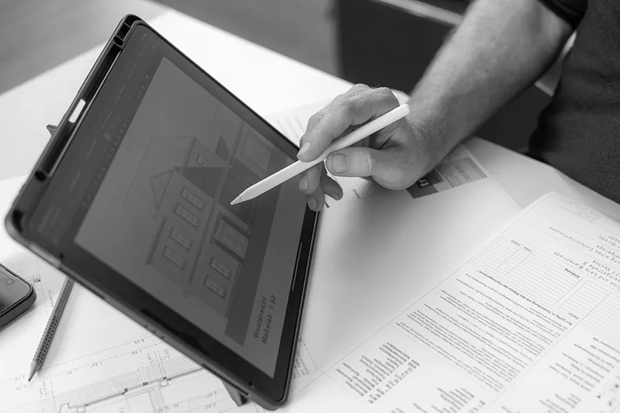 Zeichnung von einem Haus auf einem Tablet